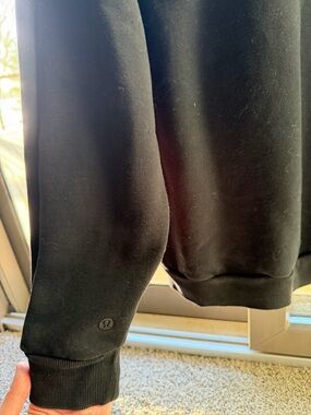 Men’s lululemon sweatshirt size small